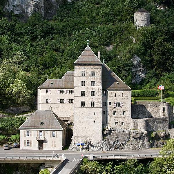 St-Maurice-Schloss [Wikipedia]