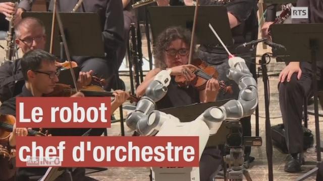 Les images du robot YuMi qui dirige l'orchestre philharmonique de Lucques