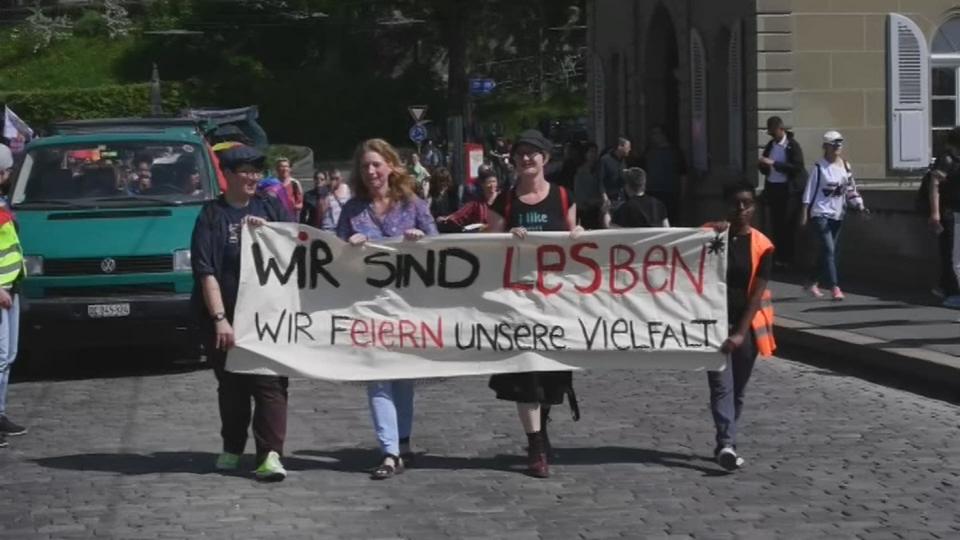 Des lesbiennes manifestent à Berne