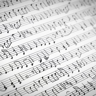 Gros plan sur une partition de musique. [fotolia - Jamrooferpix]