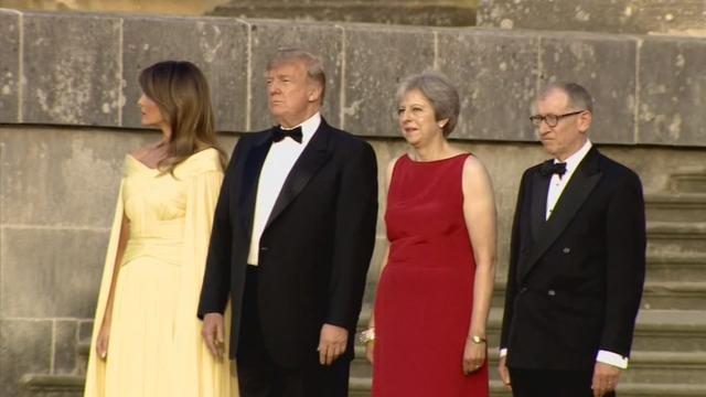 Arrivé au Royaume-Uni, Donald Trump est accueilli par Theresa May