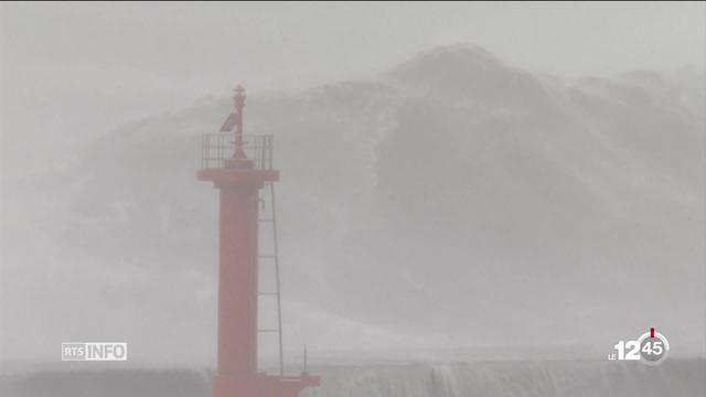 Au Japon, un typhon a balayé l'ouest du pays. Il est considéré comme le plus violent depuis un quart de siècle.