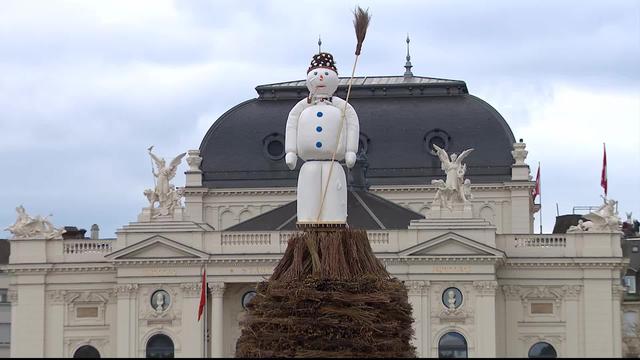 Le Böögg auquel le feu sera mis durant le Sechseläuten 2018. Plus la tête du Böögg explose rapidement, plus l'été sera précoce et ensoleillé.