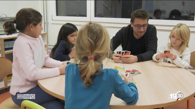 À Lausanne, une structure d'accueil pour enfants en milieu scolaire craint l'impact de la réforme de l'encadrement parascolaire.