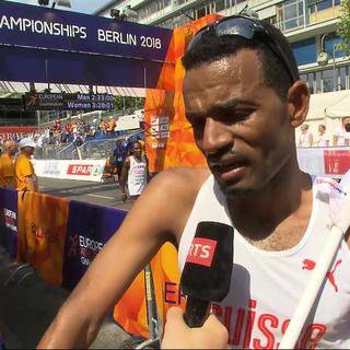 Athlétisme, marathon messieurs: Abraham (SUI) à l'interview après sa médaille d'argent