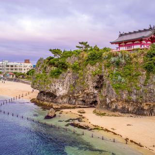 Vue sur le sanctuaire Naminoue, Okinawa, Japon [fotolia - Richie Chan]
