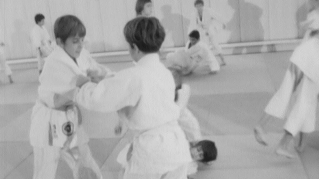 Entraînement d'enfants au judo-club de Genève