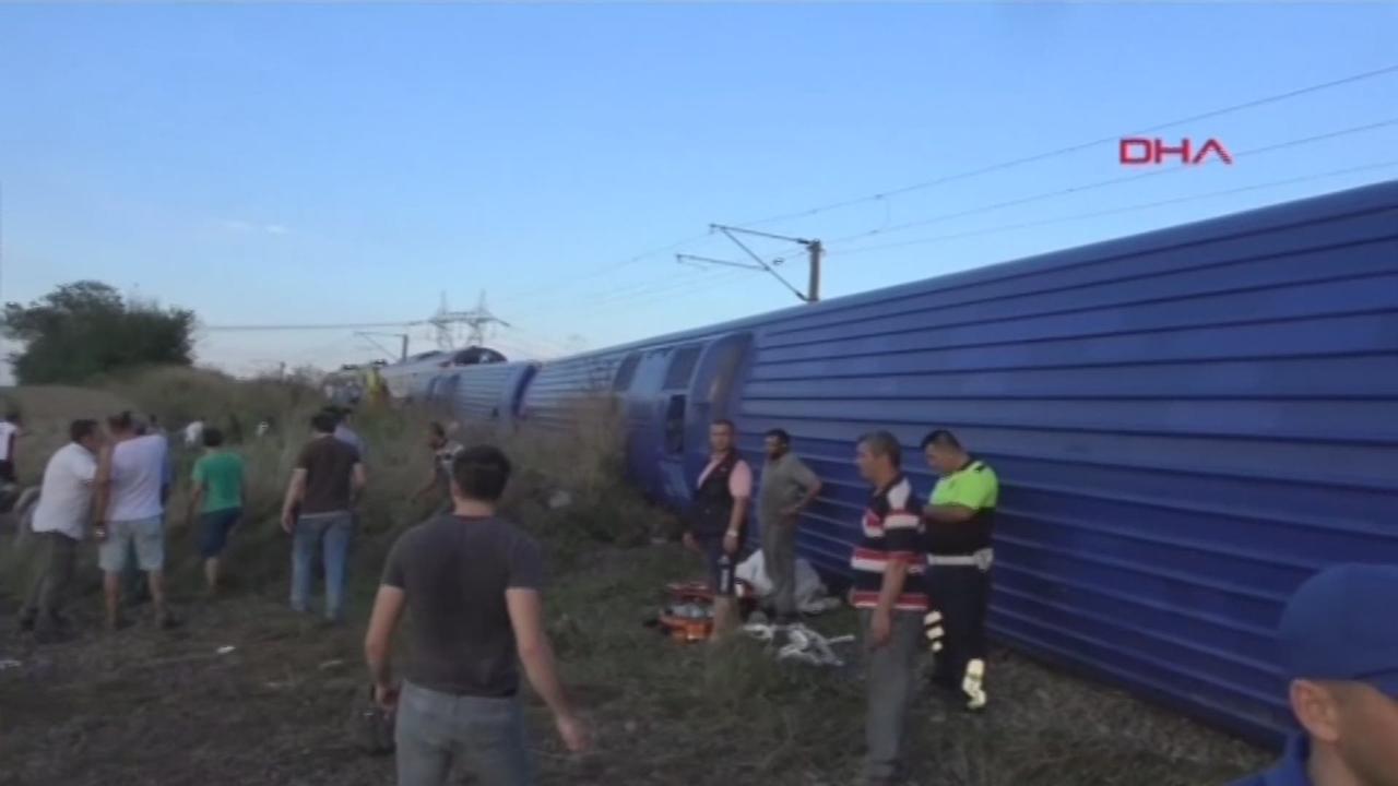 Au moins 24 morts dans le déraillement d'un train en Turquie