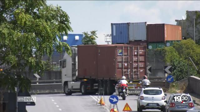 Après le choc, le chaos à Gênes. Le Pont Morandi était le principal point de passage entre l'Est et l'Ouest de la ville