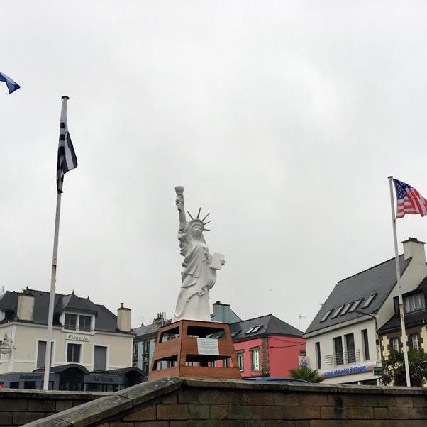 Réplique en plâtre de la statue de la liberté, Gourin, Bretagne, France [RTS - Gwenaëlle Abolivier]