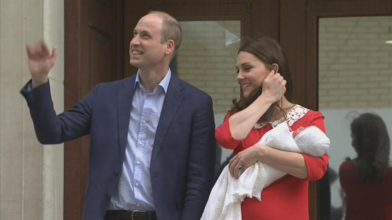 Le Prince William et Kate Middleton présentent leur troisième enfant