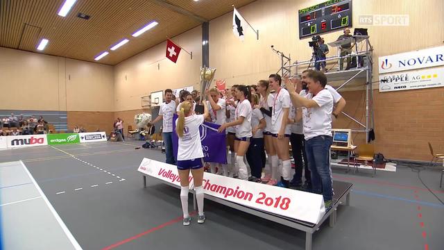 Finale dames, match IV: Aesch - Volero (1-3): Volero reçoit son trophée
