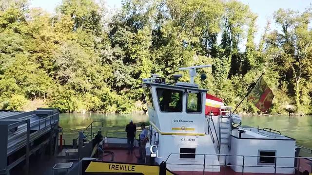 A Genève, les services industriels ont trouvé une astuce plus écologique que les camions poubelle pour transporter les déchets.