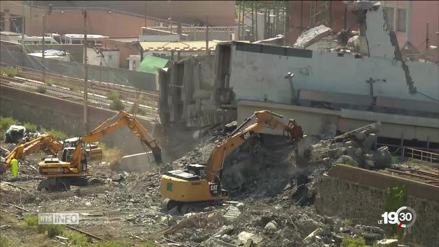 Gênes: des centaines de pompiers et secouristes poursuivent leurs recherches pour tenter de retrouver des survivants.