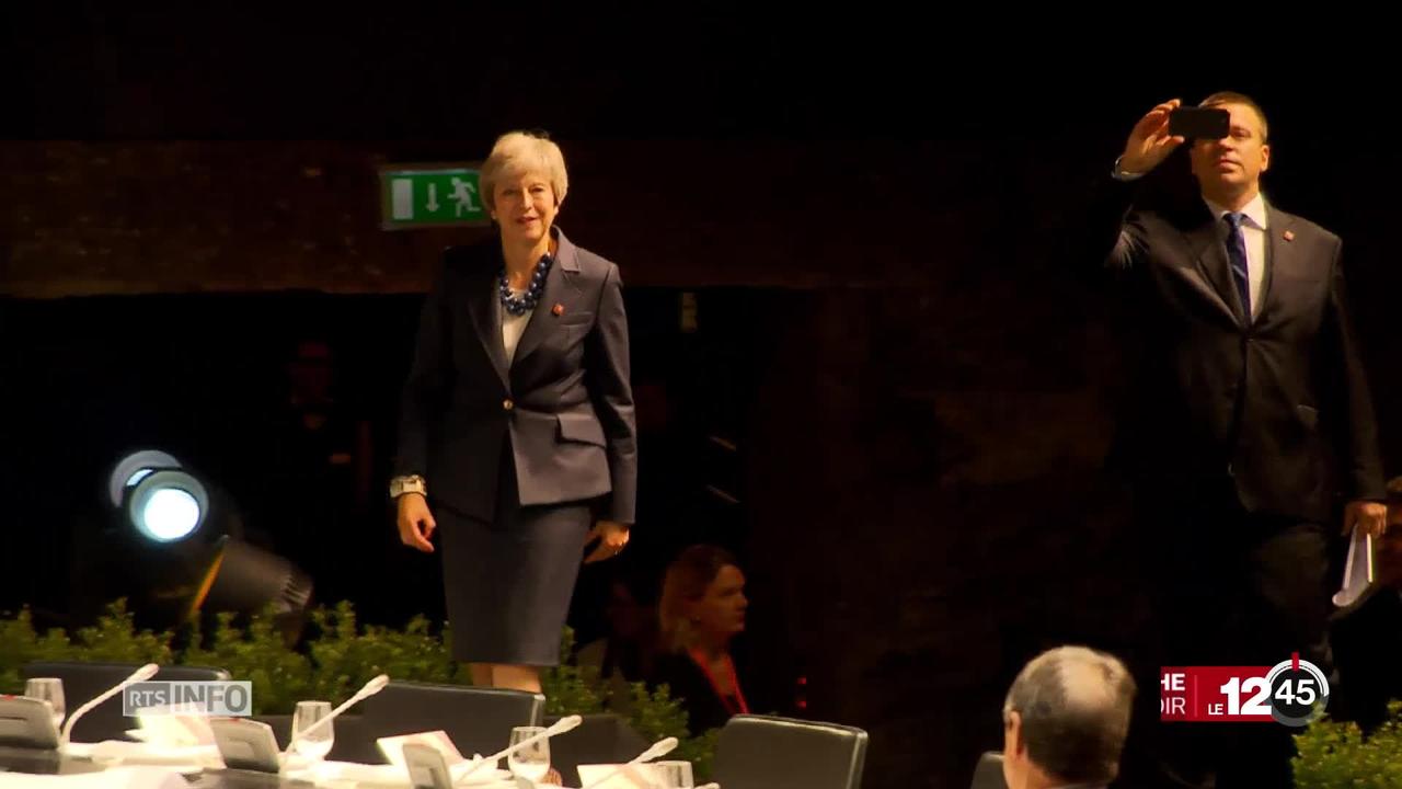 Theresa May négocie le Brexit avec l'UE à Salzbourg