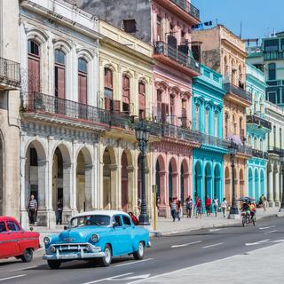 Rue Paseo de Marti, la Havanne, Cuba [Fotolia - Knipsersiggi]