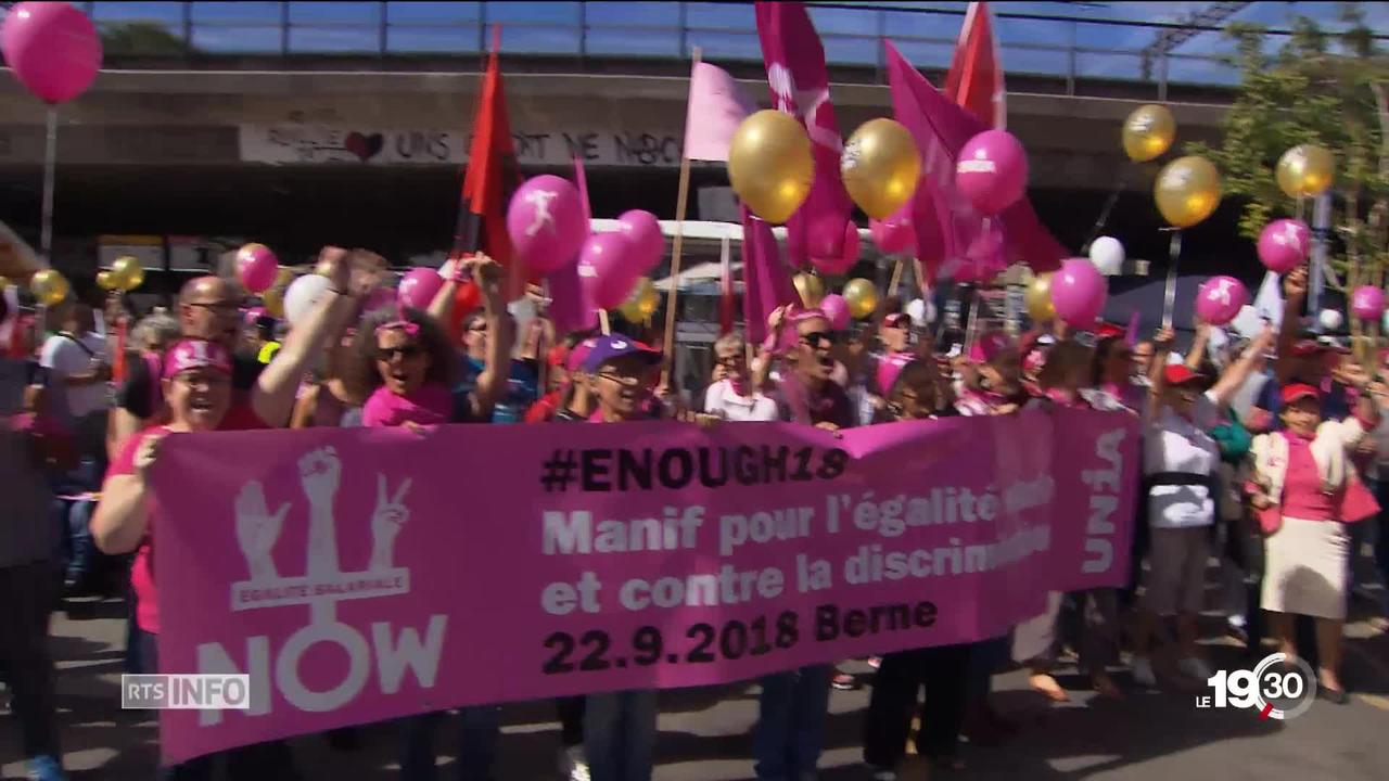 20'000 personnes manifestent à Berne en faveur de l'égalité salariale.