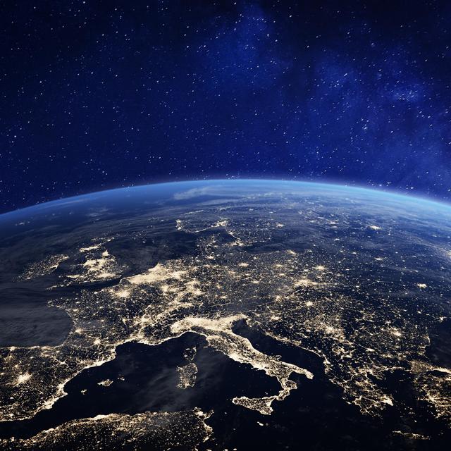 L'Europe de nuit, vue de l'espace [Fotolia - NicoElNino]