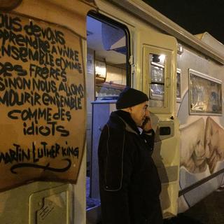 Yazid Kherfi, éducateur itinérant dans la banlieue parisienne [RTS - Charlie Dupiot]