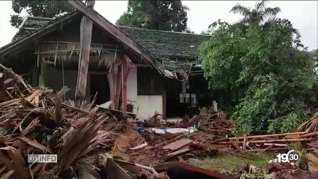 L'éruption du volcan Anak Krakatoa provoque un tsunami en Indonésie et fait 222 morts