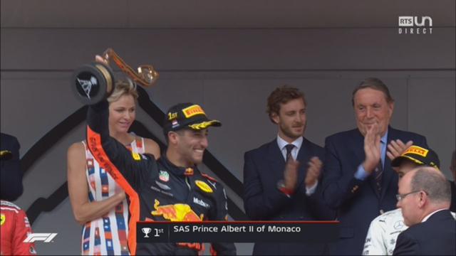 GP de Monaco (FRA): la joie de l'Australien lors de la remise du trophée