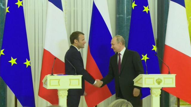 Macron et Poutine affichent une bonne entente