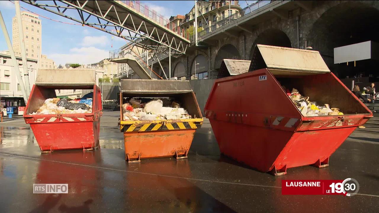 Lausanne expose ses déchets sauvages pour provoquer une prise de conscience : 4,5 tonnes sont ramassées chaque jour.