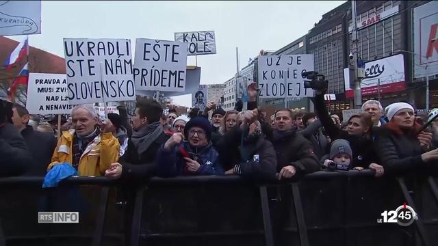 Slovaquie: des milliers de personnes manifestent après l’assassinat d’un journaliste