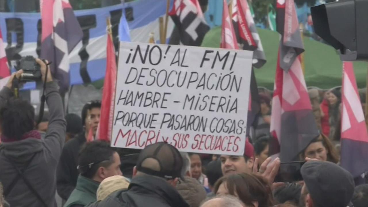 Des dizaines de milliers d'Argentins manifestent contre la rigueur