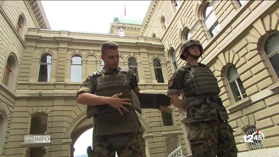 Les futurs gilets pare-balles des militaires suisses sèment la discorde au Parlement. En cause le montant de la facture.