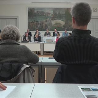 Recomptage des bulletins pour l'élection au Conseil de ville à Delémont. [RTS]