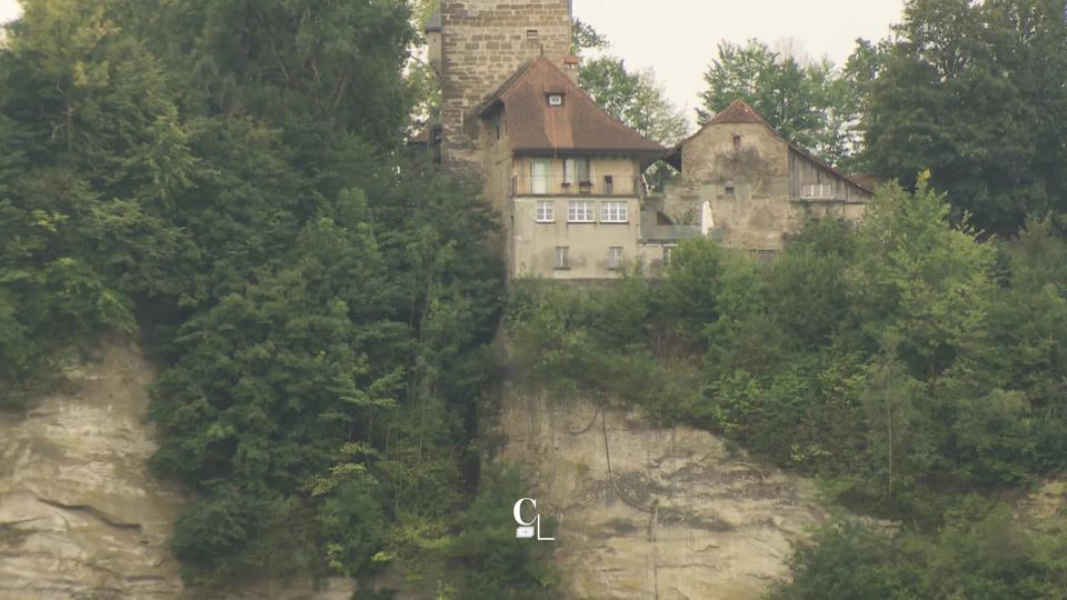 La vie dans une maison à flanc de falaise à Fribourg