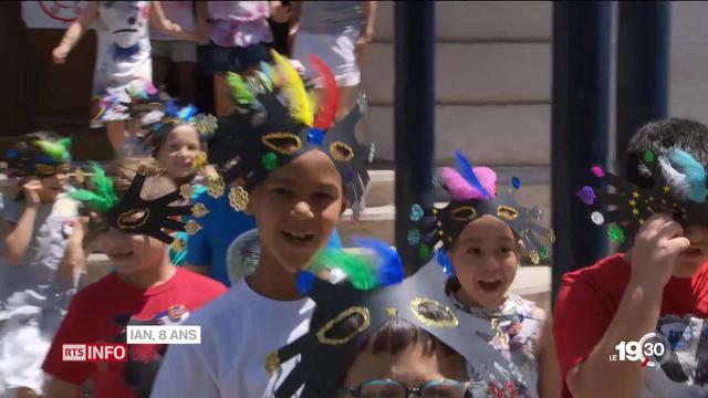 Promotions scolaires: un air de vacances pour des dizaines de milliers d'élèves suisses romands. Exemple de la fête à Genève