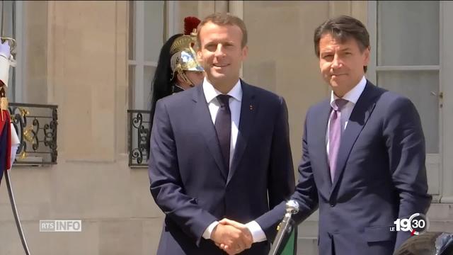 France - Italie, la réconciliation: une poignée de main et des sourires entre Emmanuel Macron et Giuseppe Conte