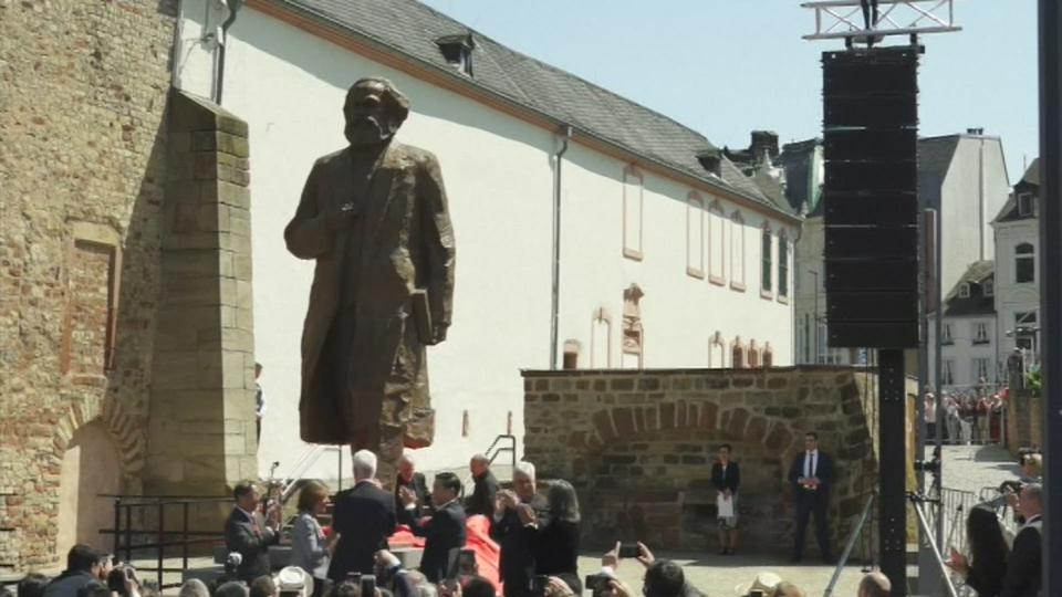 Inauguration d'une statue Karl Marx à Trèves en Allemagne