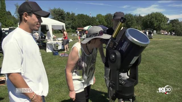 Les atronomes amateurs se préparent à une soirée propice à l'observation d'étoiles filantes