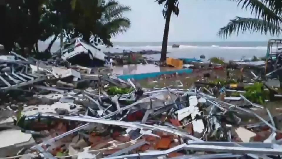 Un violent tsunami frappe Sumatra et Java