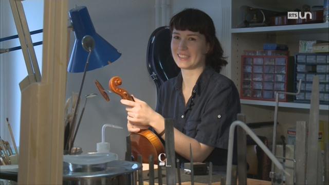 FR: exercer le métier de luthier nécessite beaucoup de patience