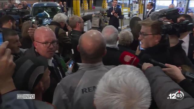 En tournée à l'occasion de l'Armistice de 1918, Emmanuel Macron fâche des Français au sujet du pouvoir d'achat.