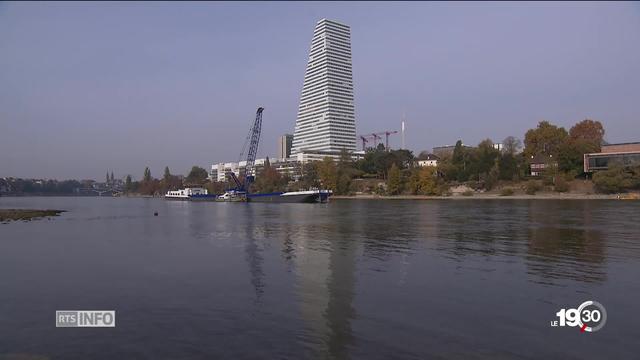 Les effets de la sécheresse sont marquants à Bâle. Exemple sur le Rhin où la circulation fluviale est entravée.