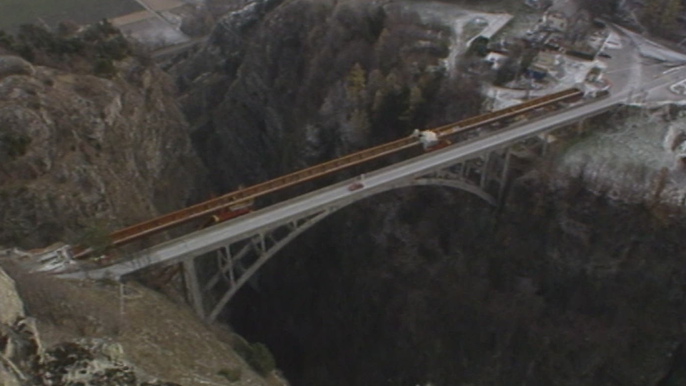 Le pont en arc de Gueuroz en Valais [RTS]