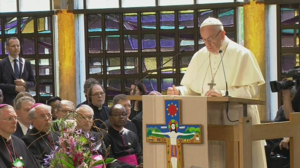 Le pape apelle à "marcher" vers les autres