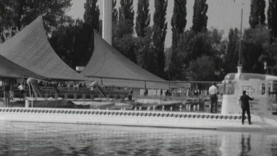 Arrivée du Mésoscaphe à l'exposition nationale en 1964. [RTS]