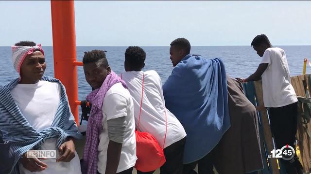 Le navire Aquarius de l'ONG SOS Méditerranée fait route vers l'Espagne