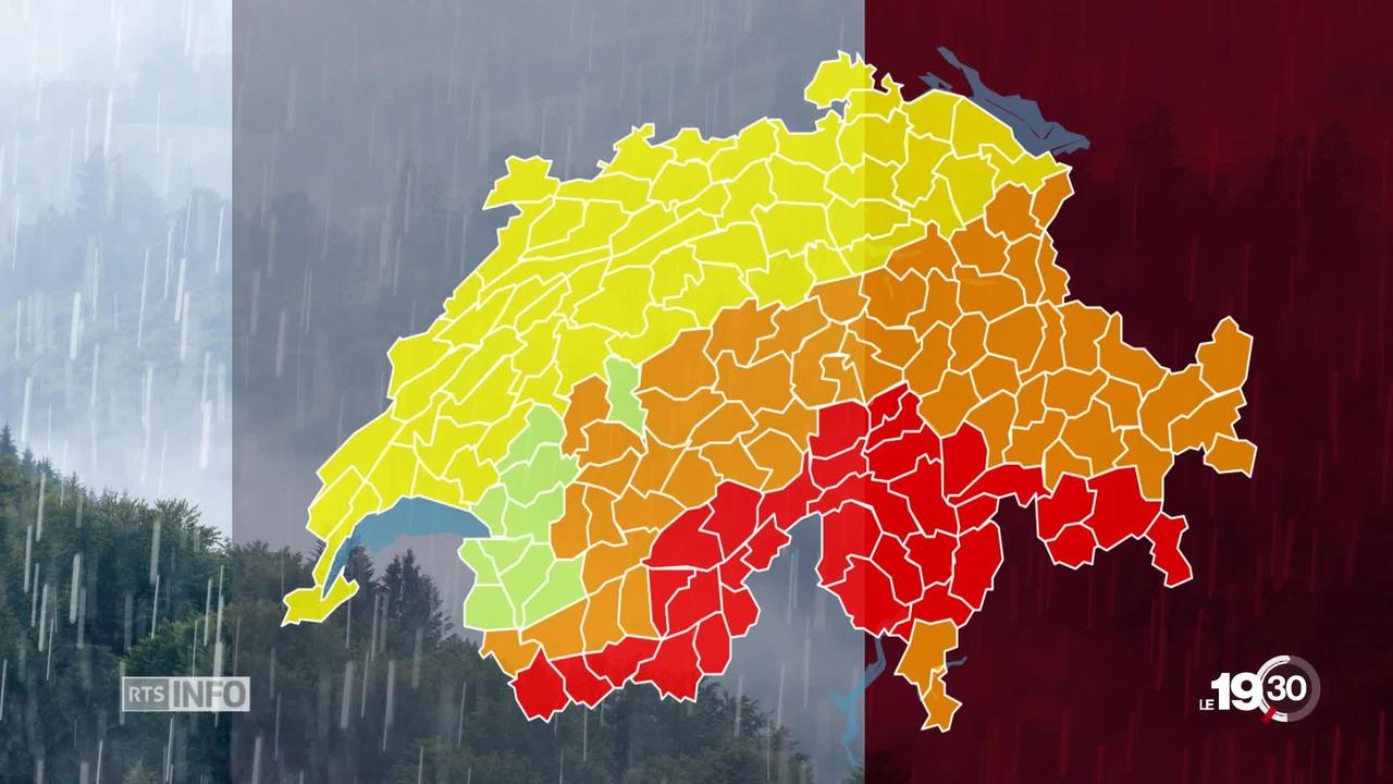 Il pleut en abondance dans une partie des Alpes. Le Valais est en alerte. On craint des éboulements et des inondations.