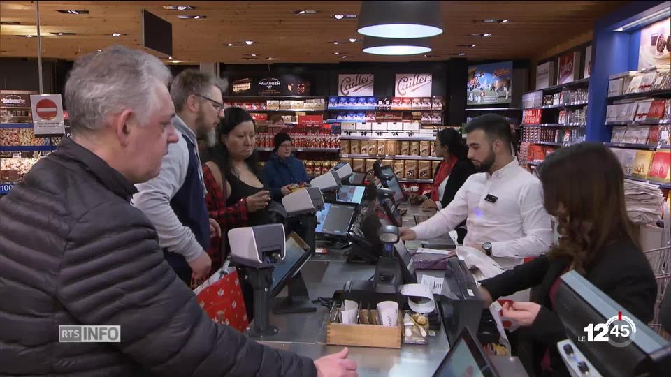 Cadeaux de Noël: dernière ruée dans les magasins.