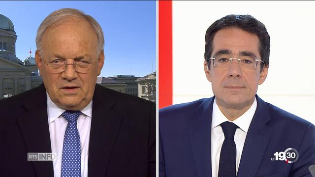 Johann Schneider-Ammann répond aux questions de Darius Rochebin.