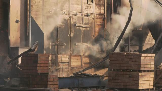 Un incendie a ravagé mardi en fin d'après-midi la scierie Corbat à Vendlincourt (JU).