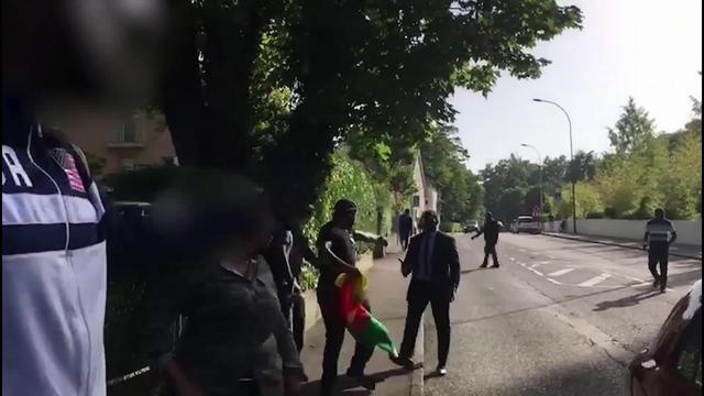 Un journaliste de la RTS agressé à Genève par le service d'ordre du président camerounais Paul Biya
