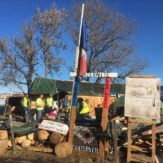 Rond-point tenus par des Gilets jaunes, Pontarlier, France [RTS - Christophe Canut]